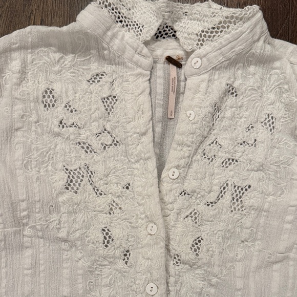 Free People White Textured Button Down Shirt size xs GUC - Picture 9 of 9